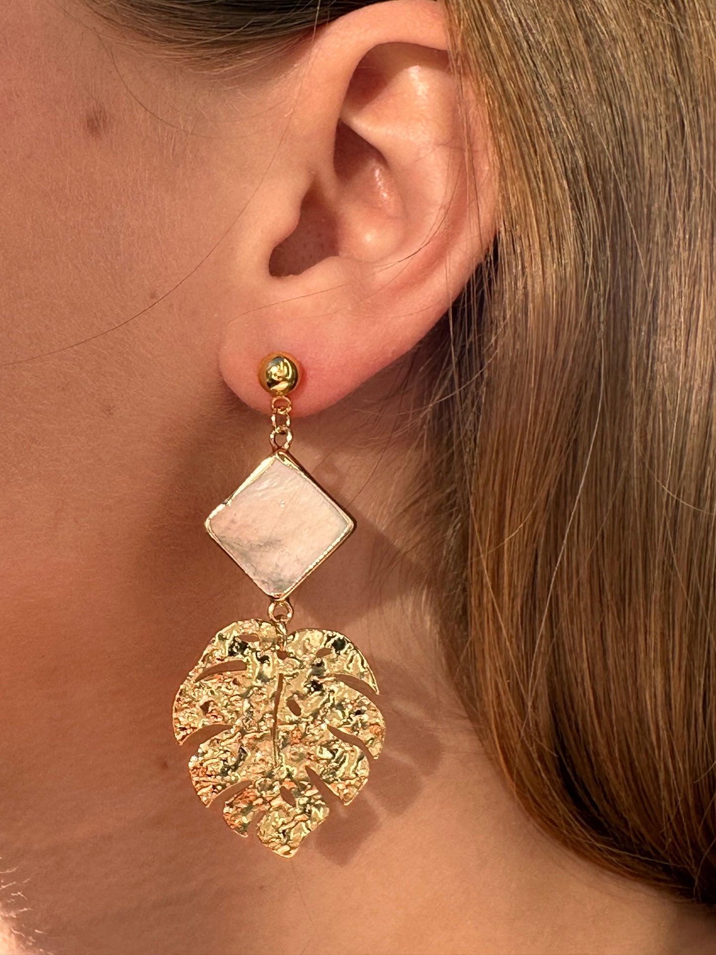 Pearl with Monstera Leaf