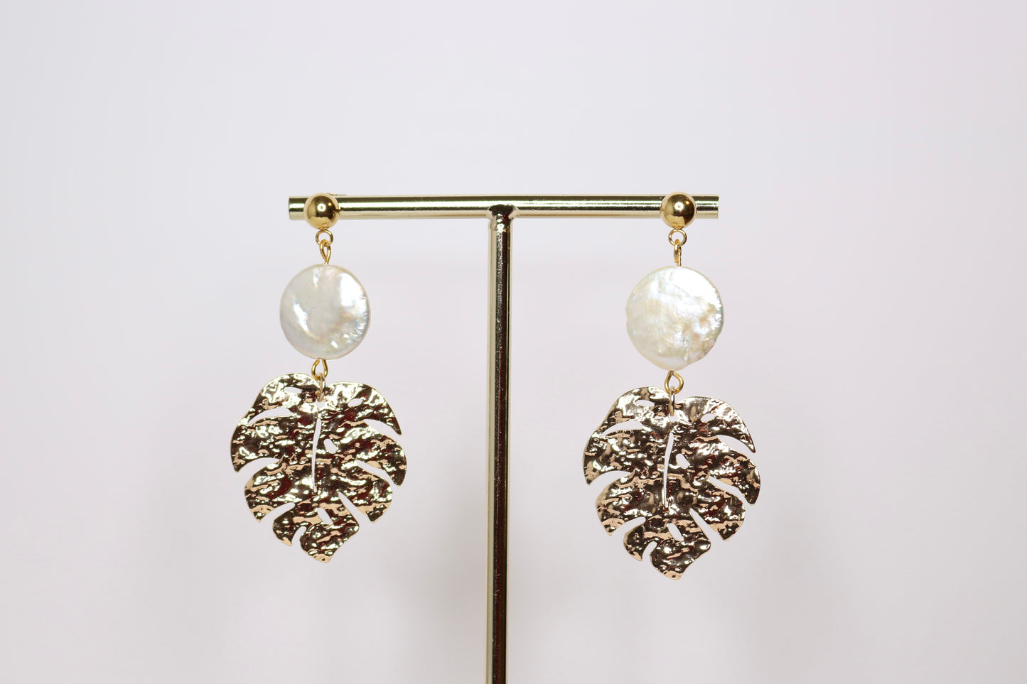 Pearl with Monstera Leaf