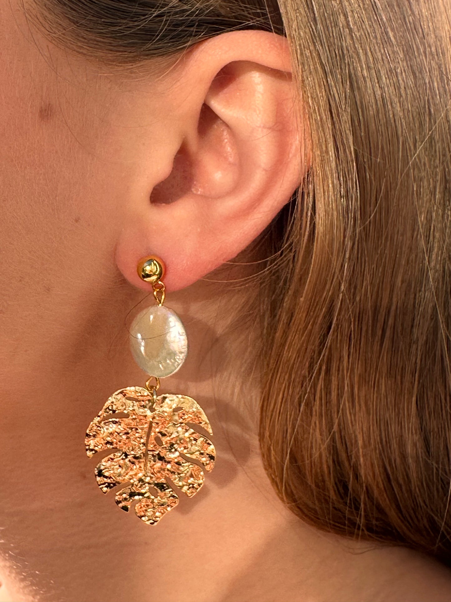 Pearl with Monstera Leaf